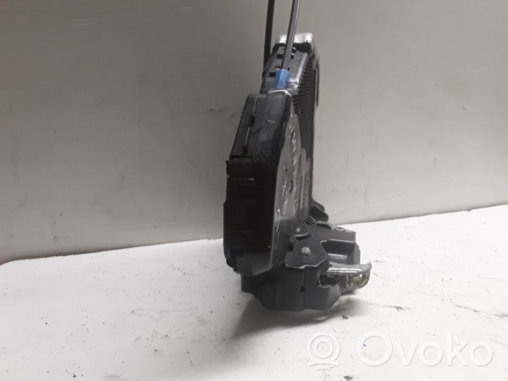 Toyota Avensis T270 Front door lock 