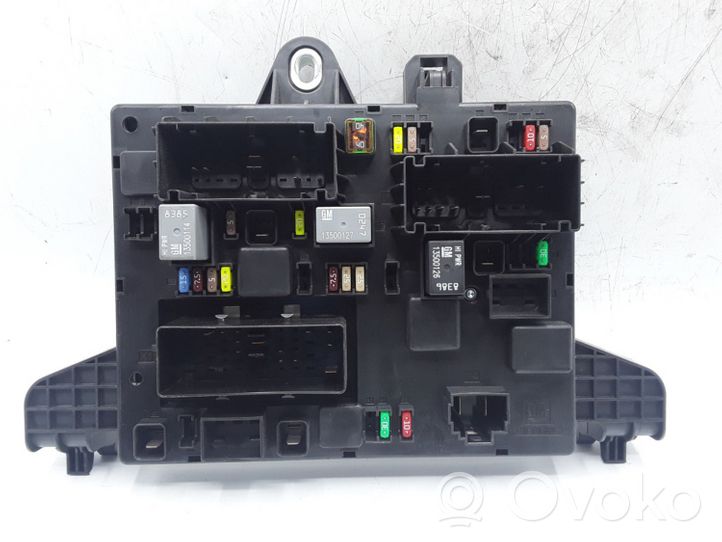 Opel Astra J Module de fusibles 365927271