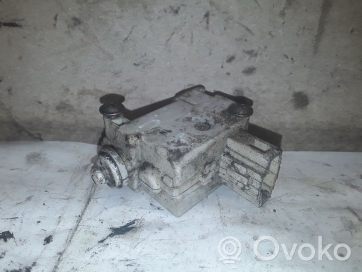 Seat Ibiza III (6L) Motorino del tappo del serbatoio del carburante PA66M40