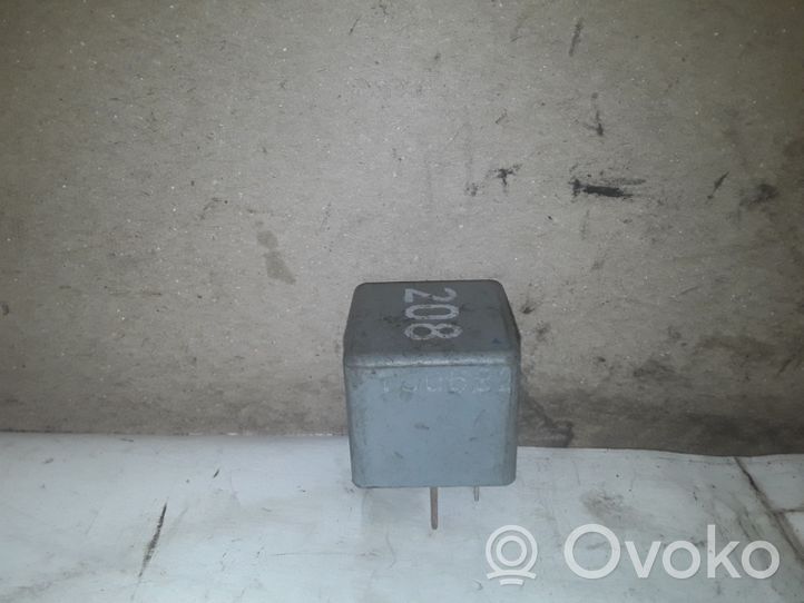 Audi A6 S6 C4 4A Relais de pompe à carburant 8A0951253B