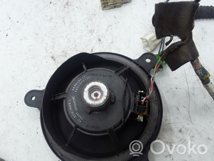 Subaru Outback Skaļrunis (-i) pakaļējās durvīs 86301AG101