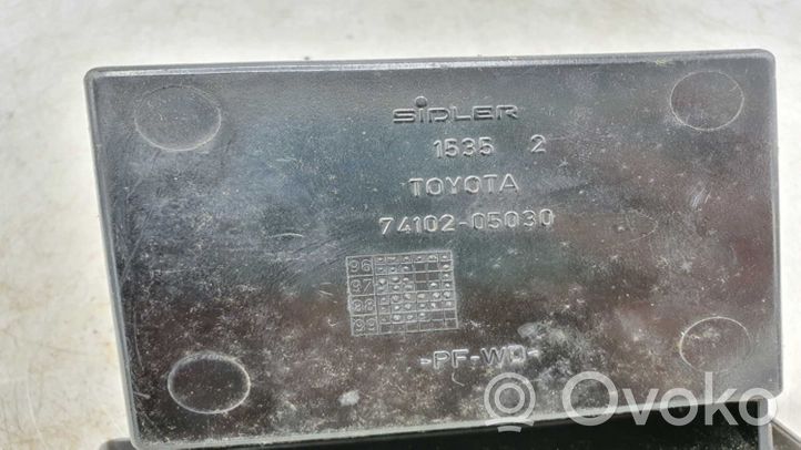 Toyota Avensis T220 Передняя пепельница 7410205030