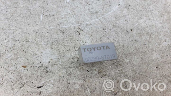 Toyota Avensis T270 Altri relè 9008087019