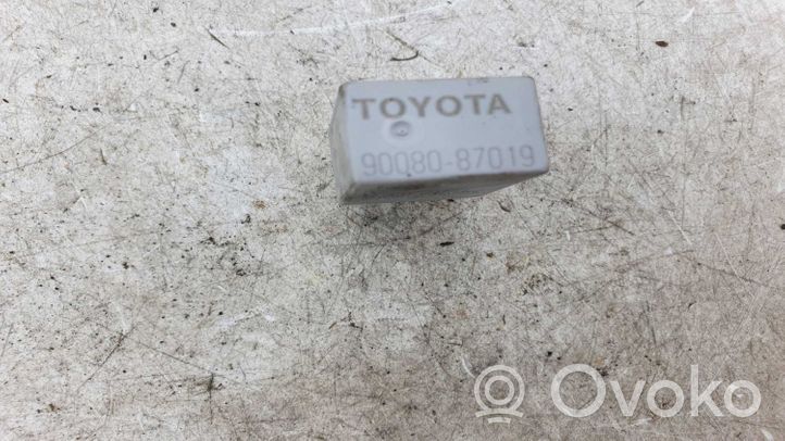 Toyota Avensis T270 Autres relais 9008087019