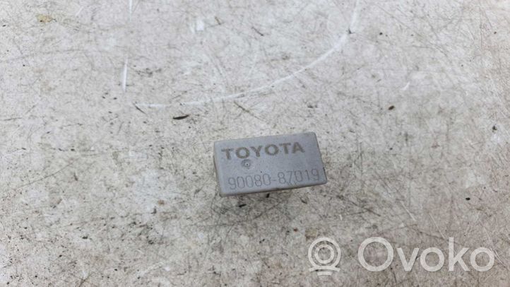 Toyota Avensis T270 Другое реле 9008087019