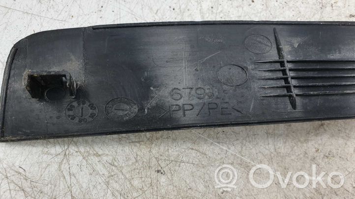 Toyota Avensis T220 Etuoven kynnyksen suojalista 67911