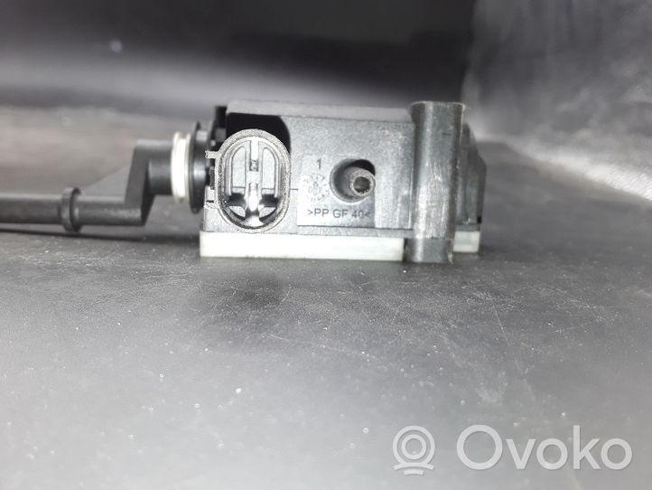 BMW X5 E70 Motorino del tappo del serbatoio del carburante 67116985882