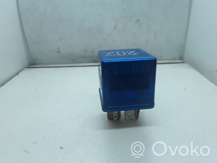 Audi A4 S4 B5 8D Przekaźnik / Modul układu ogrzewania wstępnego 8A0951253