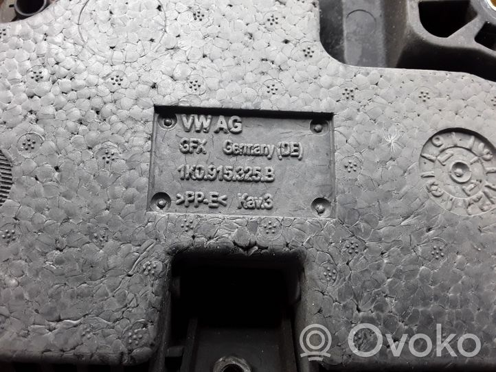 Volkswagen PASSAT B7 Akumulatora nostiprināšanas pamatne 1K0915333