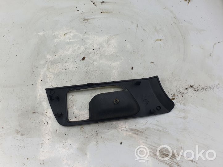 Toyota Avensis T250 Obudowa klamki wewnętrznej drzwi przednich 6761605020