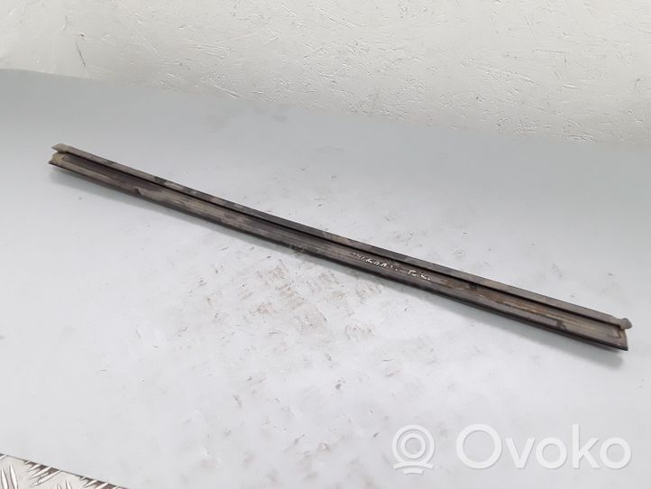 Volkswagen Tiguan Joint d'étanchéité de vitre avant 5N0837479