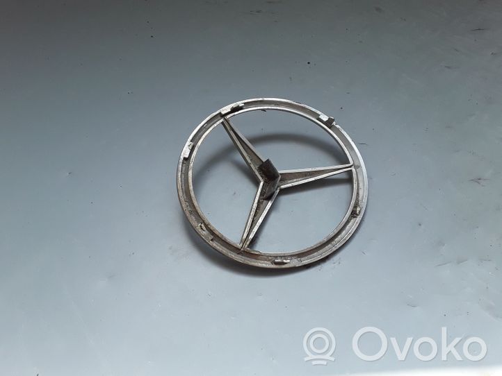 Mercedes-Benz E W211 Mostrina con logo/emblema della casa automobilistica 777810031