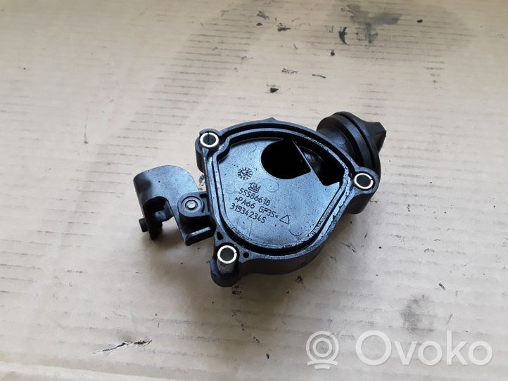 Opel Zafira C Oil filler cap 55586618