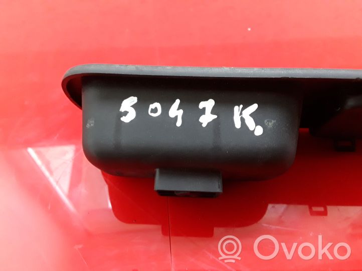 Peugeot 307 Support bouton lève vitre porte avant 532619