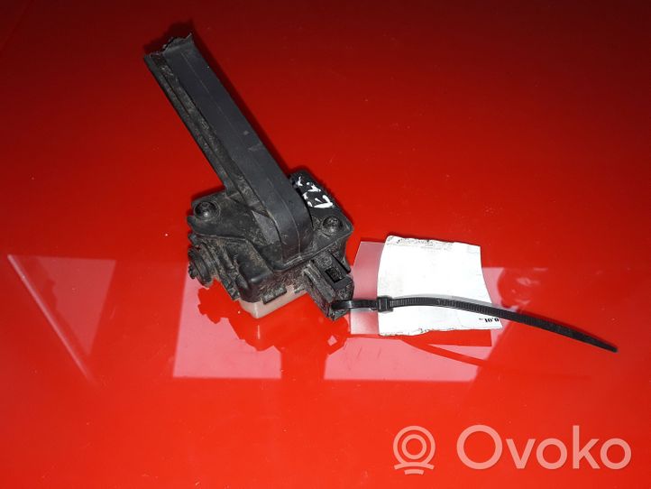 Mercedes-Benz A W169 Verrouillage du bouchon du réservoir de carburant A2038201997