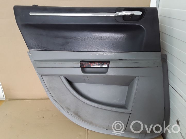 Chrysler 300 - 300C Takaoven verhoilu 0UU031DBAG