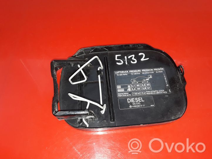 Mercedes-Benz C W203 Bouchon, volet de trappe de réservoir à carburant A2035846917