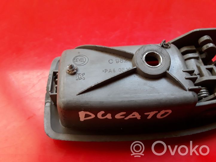 Fiat Ducato Rączka / Uchwyt otwierania pokrywy przedniej / maski silnika C982