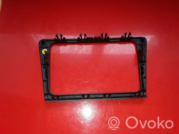 Seat Toledo IV (NH) Radio/GPS head unit trim 5JA858415