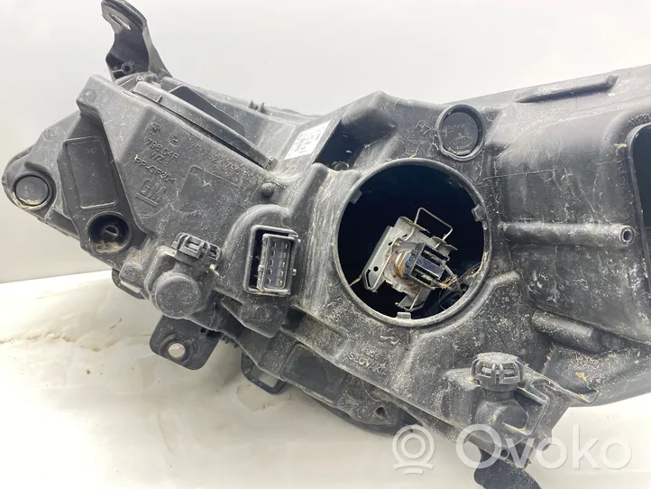 Opel Astra K Lampa przednia 39081895