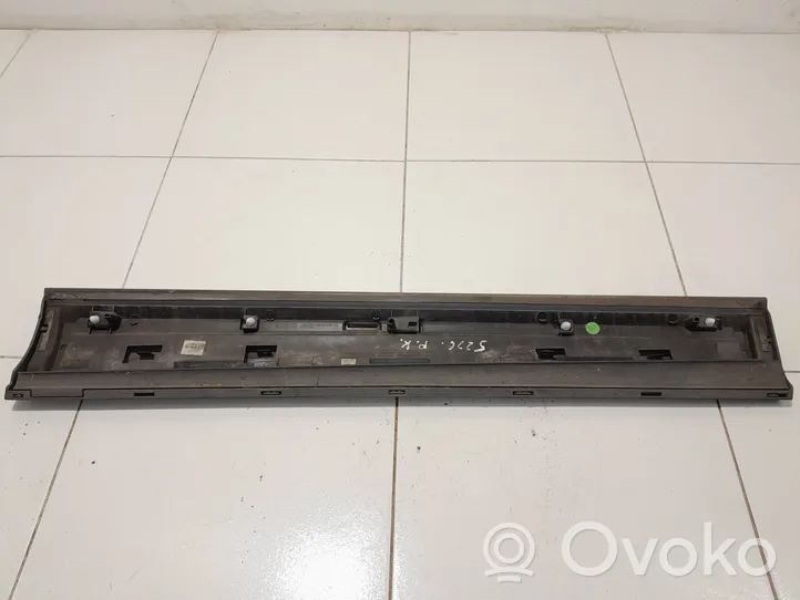 Audi Q3 8U Etuoven lista (muoto) 8U0853959