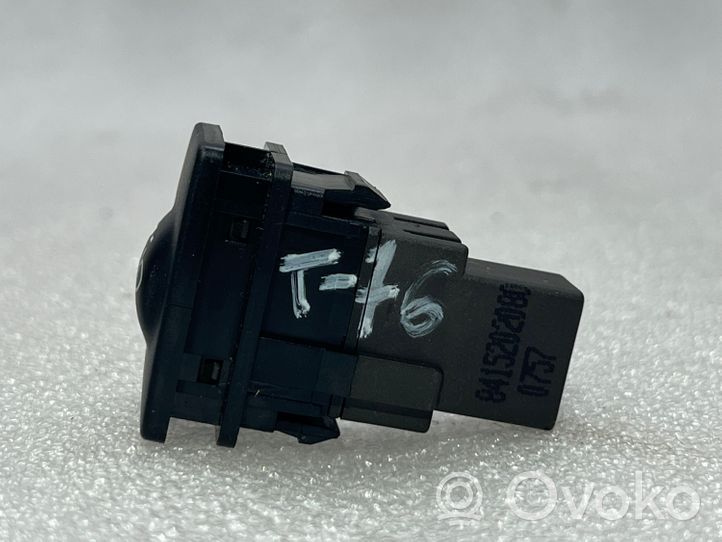 Toyota Yaris Bouton commande réglage hauteur de phares 8415202080