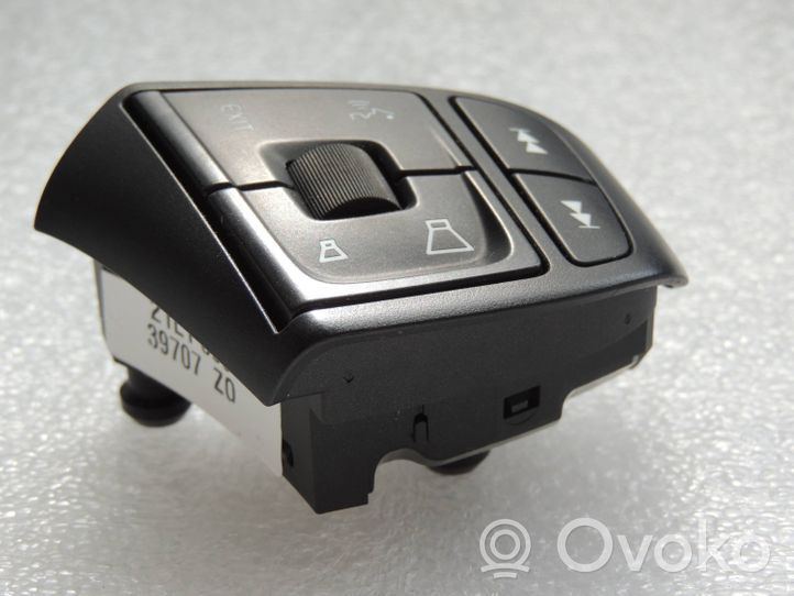 Volvo V60 Steering wheel buttons/switches 31318643