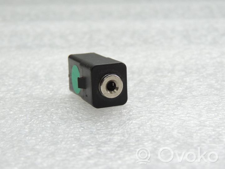 Volvo V60 Câble adaptateur AUX 30775252