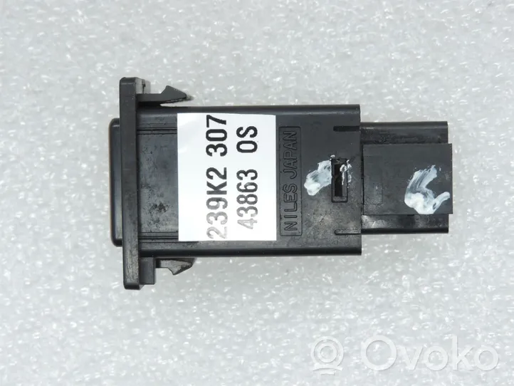 Isuzu Bighorn Windscreen/window heater switch 8970184642