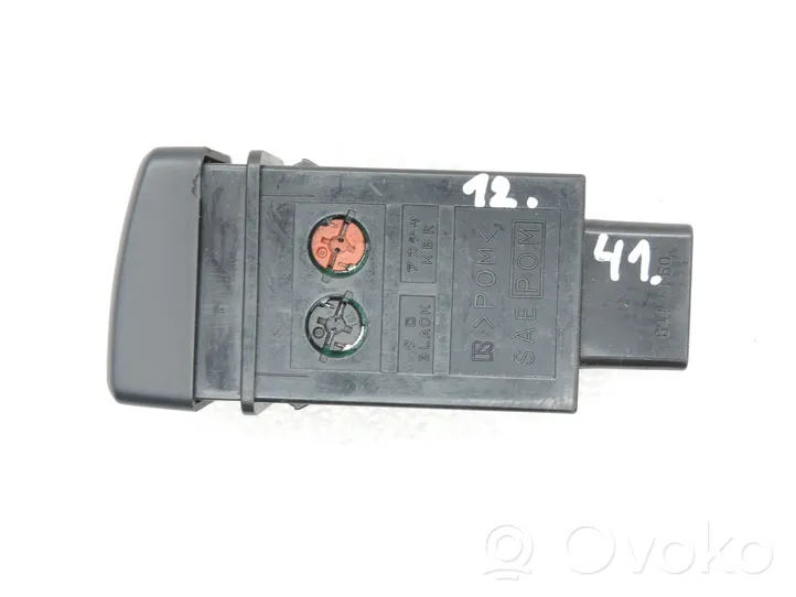 Isuzu Trooper Przycisk / Przełącznik ogrzewania szyby przedniej / czołowej 8970853822