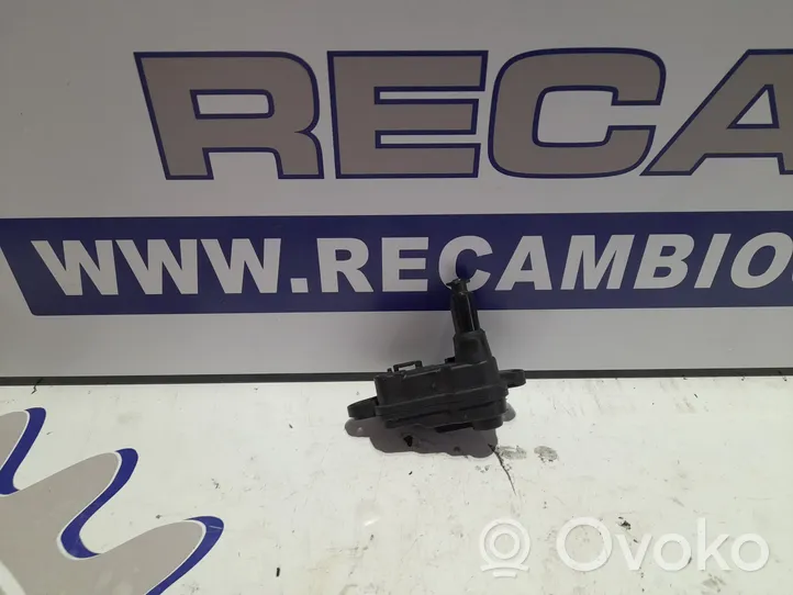 Audi A5 Moteur de verrouillage trappe à essence 8V0862153A