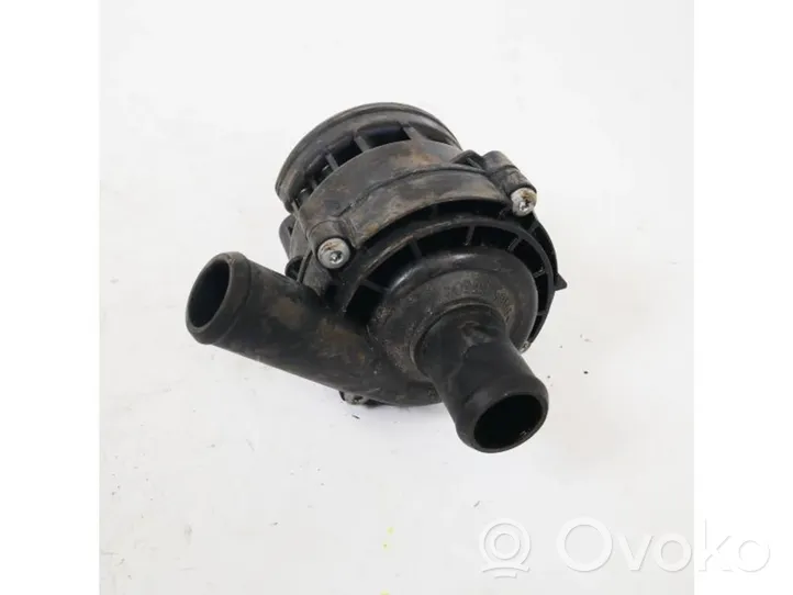 Mercedes-Benz C AMG W205 Pompe de circulation d'eau A2118350364