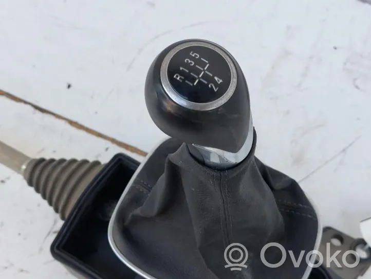 Opel Corsa E Pavarų perjungimo mechanizmas (kulysa) (salone) 55493548