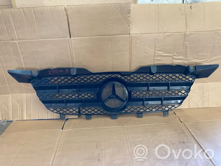 Mercedes-Benz Sprinter W906 Etupuskurin ylempi jäähdytinsäleikkö A9068800385