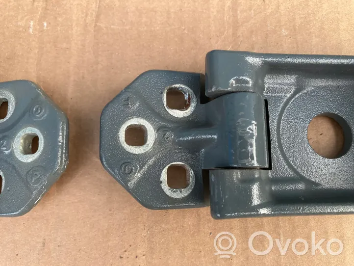 Opel Movano B Set di cerniere portiera posteriore 844000013R