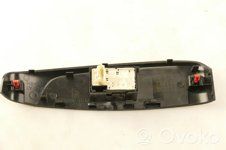 Toyota Camry VIII XV70  Interrupteur commade lève-vitre 7427106820