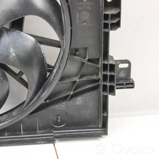 Dacia Sandero Radiator cooling fan shroud 214815012R