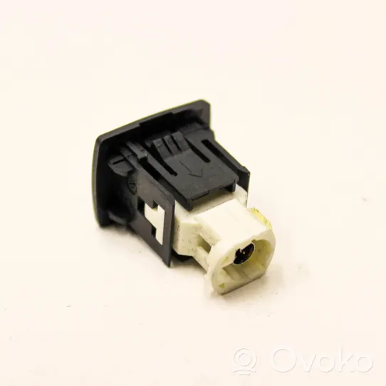 Mercedes-Benz S W221 USB socket connector A2188200187