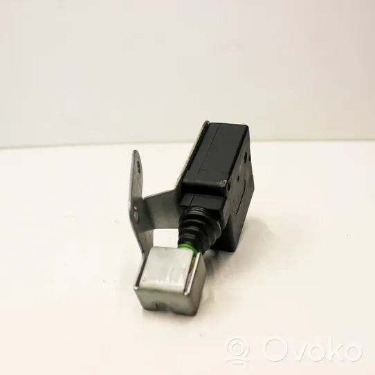 Jaguar XK8 - XKR Loading door check strap stopper GNC3535AA