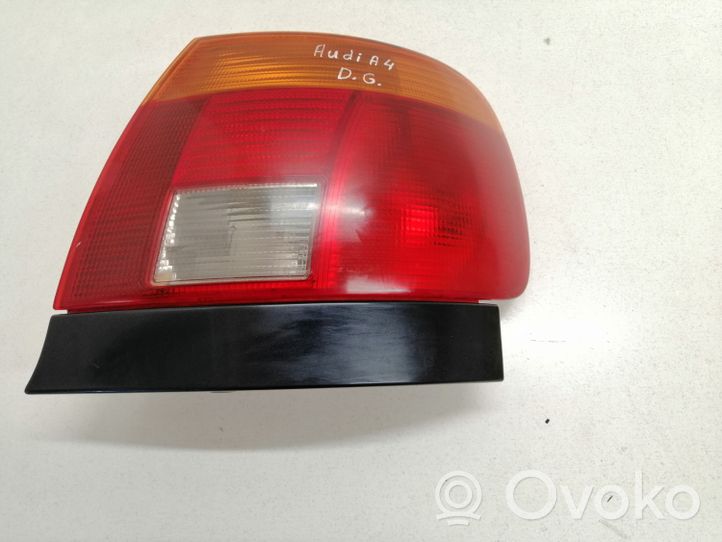 Audi A4 S4 B5 8D Galinis žibintas kėbule 8D0945096