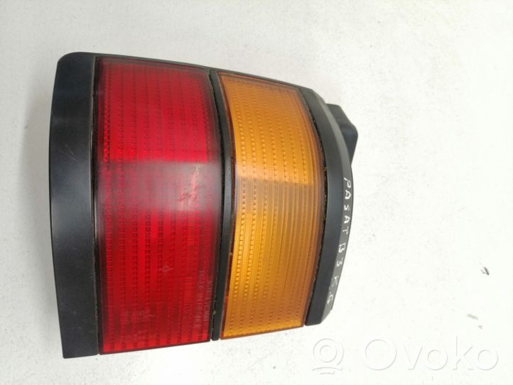Volkswagen PASSAT B3 Rear/tail lights 333945111