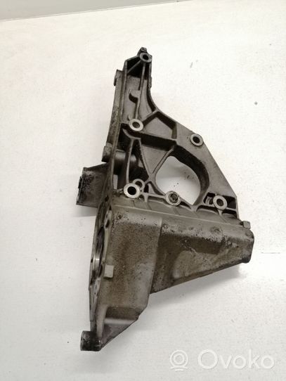 Audi A3 S3 8L Support de générateur / alternateur 038903143T