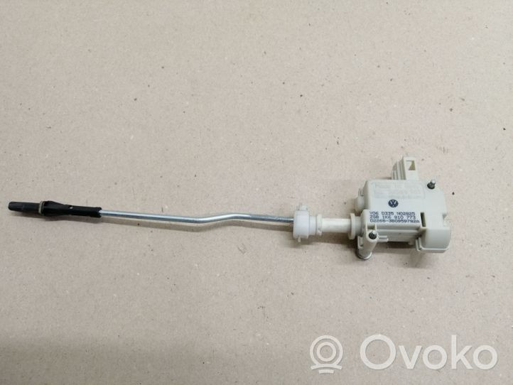 Volkswagen Golf V Serratura del tappo del serbatoio del carburante 1K6810773