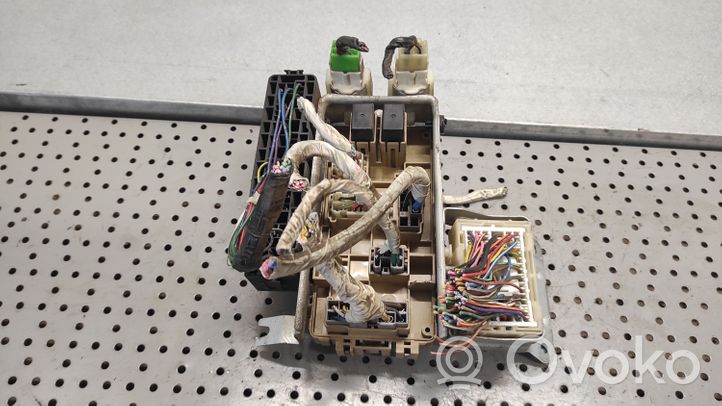 Subaru Legacy Module de fusibles 990407