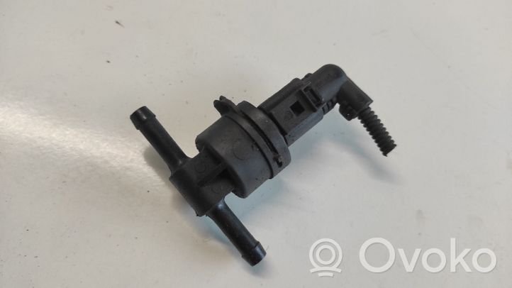 Volkswagen Golf IV Fuel temperature sensor 03890681B