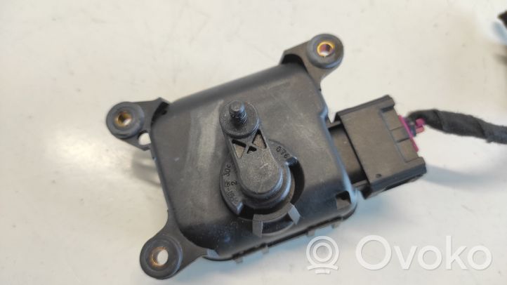 Audi A6 S6 C5 4B Motor/activador trampilla de calefacción 01328011582