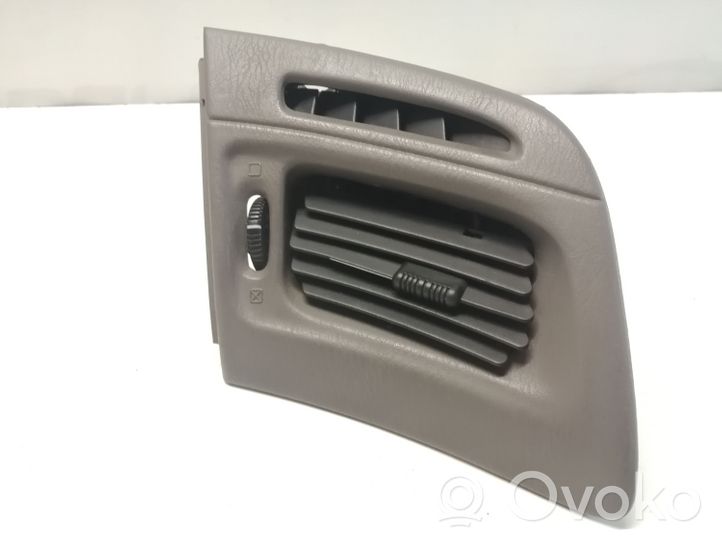 Ford Windstar Kojelaudan sivutuuletussuuttimen kehys SP6574