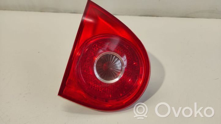 Volkswagen Golf V Lampy tylnej klapy bagażnika 1K6945093G