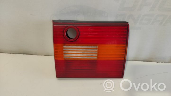 Volkswagen PASSAT B4 Lampy tylnej klapy bagażnika 3A9945259