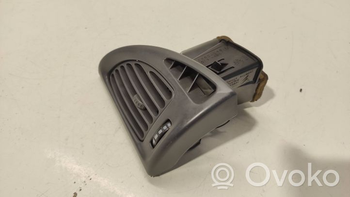 Citroen C5 Šoninės oro grotelės 963261667A